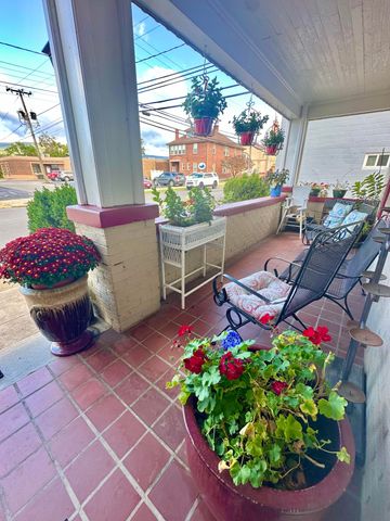 314 Jefferson AVE, Clifton Forge, VA 24422