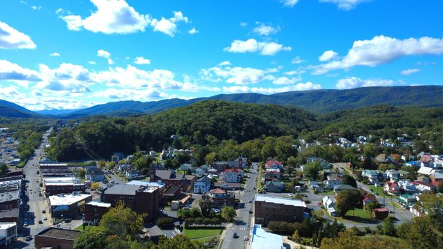 314 Jefferson AVE, Clifton Forge, VA 24422