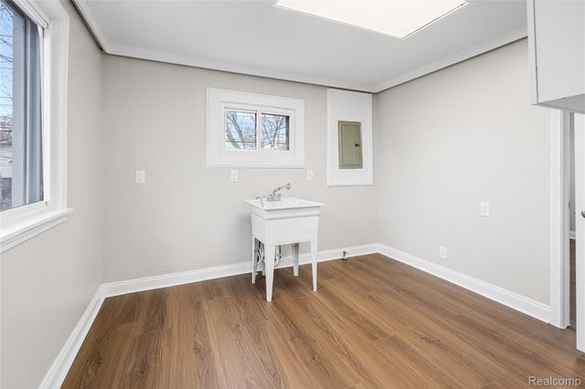 7052 Studebaker Avenue, Warren, MI 48091