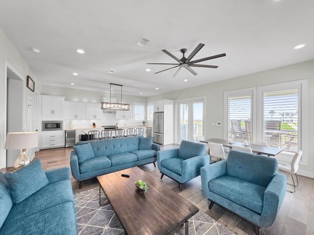 402 Seagrass, Gilchrist, TX 77617