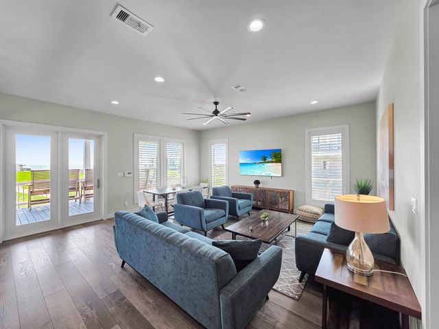 402 Seagrass, Gilchrist, TX 77617