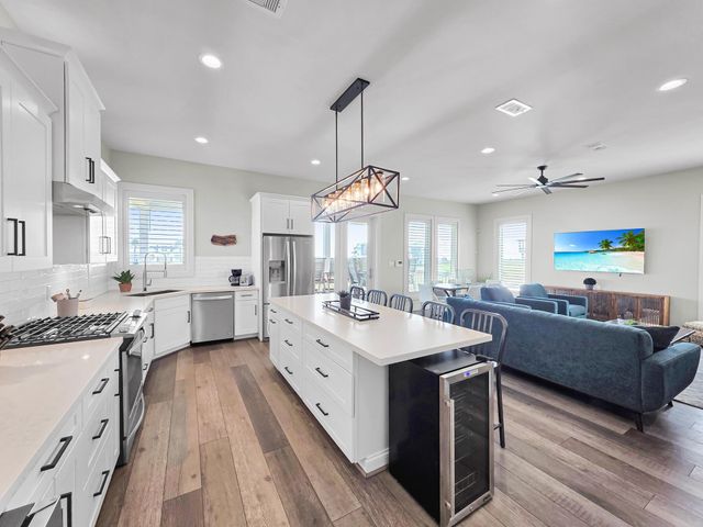 402 Seagrass, Gilchrist, TX 77617