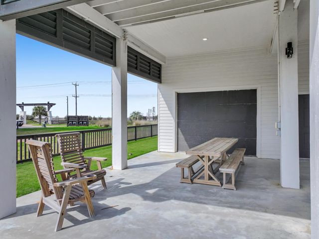 402 Seagrass, Gilchrist, TX 77617