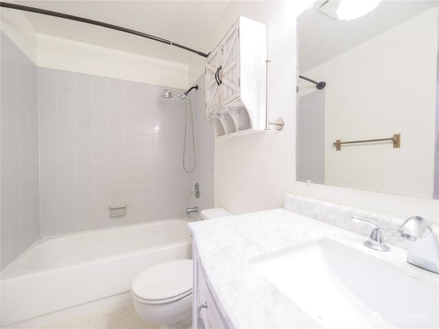 26081 Tytler Road NE, Poulsbo, WA 98370