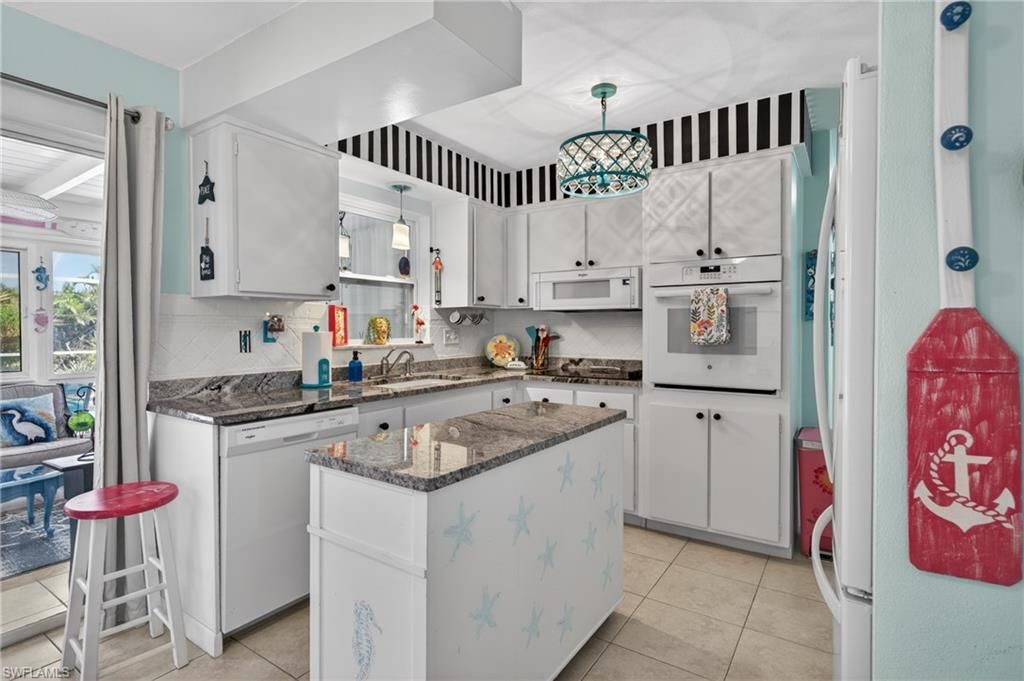 Image 11 of property listing at 1407 SE 30th ST, Cape Coral, FL 33904