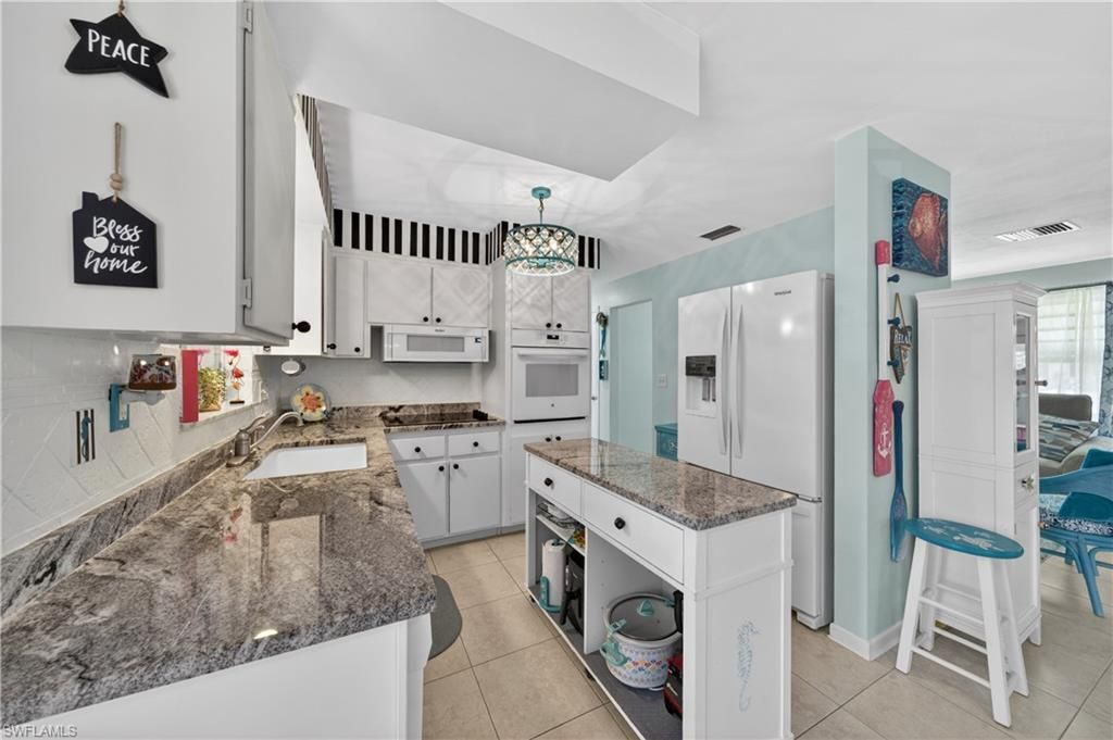 Image 13 of property listing at 1407 SE 30th ST, Cape Coral, FL 33904