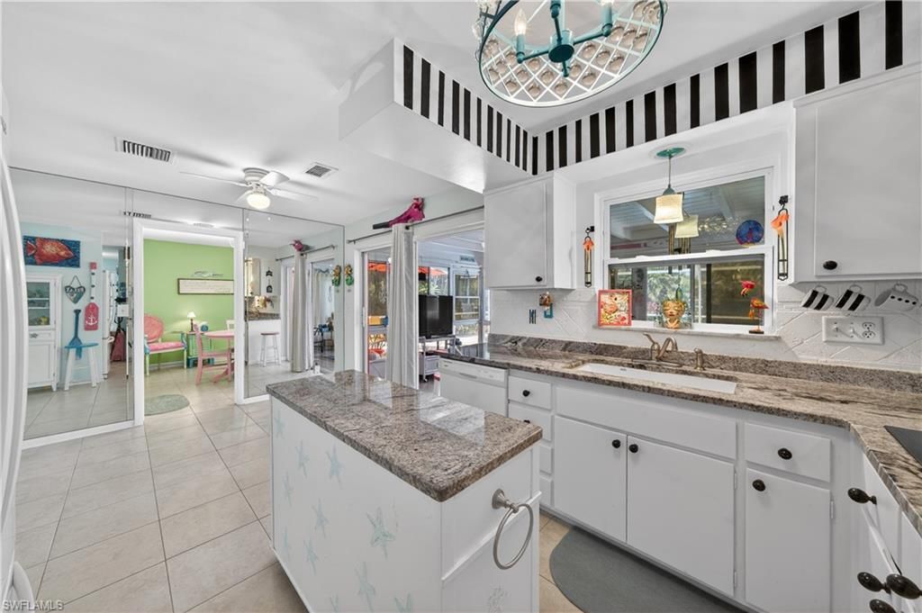 Image 16 of property listing at 1407 SE 30th ST, Cape Coral, FL 33904