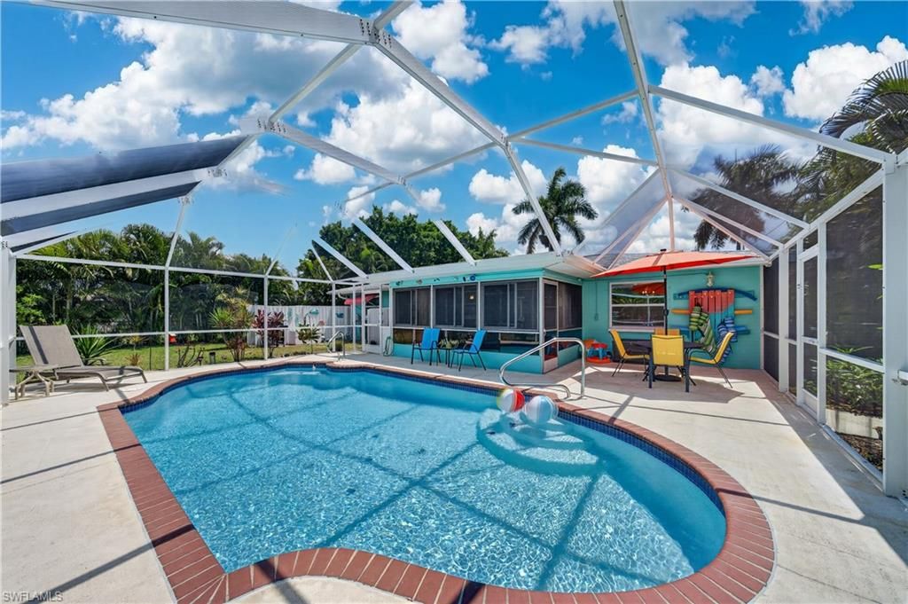 Image 2 of property listing at 1407 SE 30th ST, Cape Coral, FL 33904