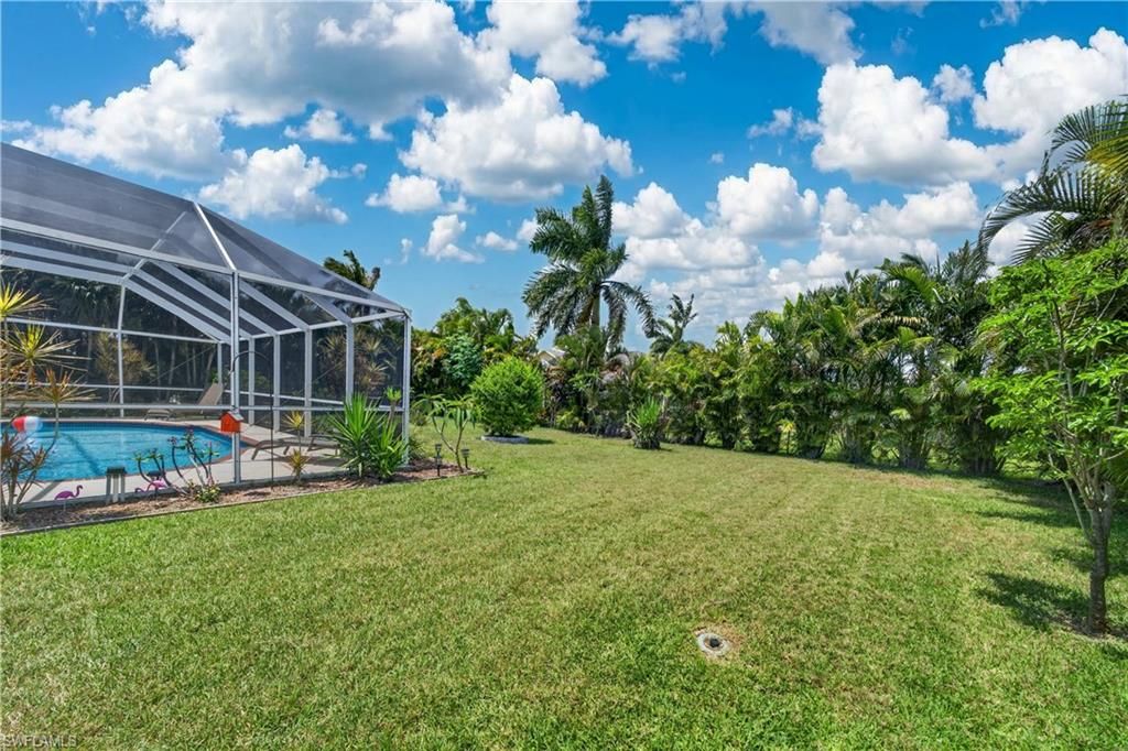 Image 30 of property listing at 1407 SE 30th ST, Cape Coral, FL 33904