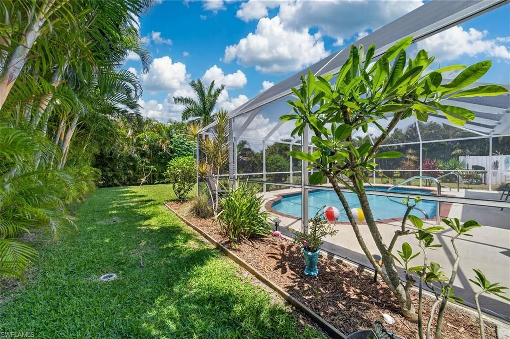 Image 4 of property listing at 1407 SE 30th ST, Cape Coral, FL 33904