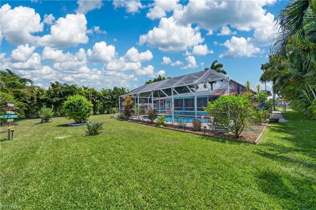 Image 5 of property listing at 1407 SE 30th ST, Cape Coral, FL 33904
