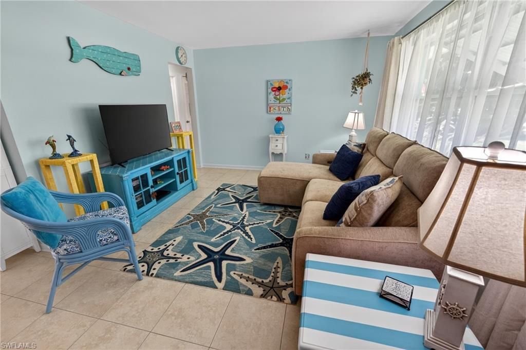 Image 6 of property listing at 1407 SE 30th ST, Cape Coral, FL 33904