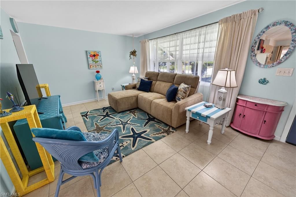 Image 7 of property listing at 1407 SE 30th ST, Cape Coral, FL 33904