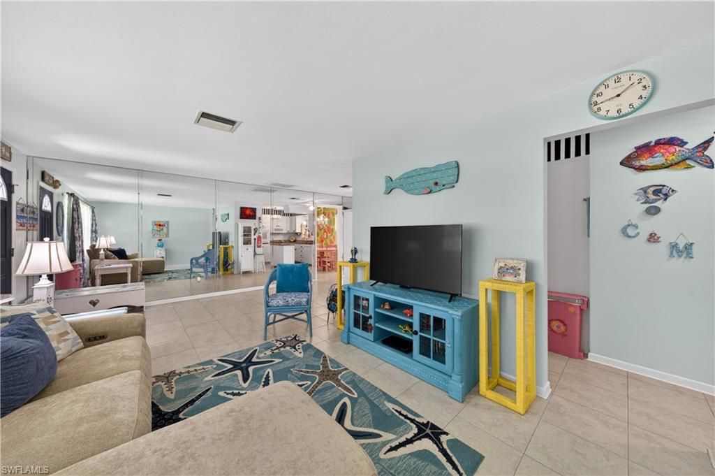 Image 9 of property listing at 1407 SE 30th ST, Cape Coral, FL 33904