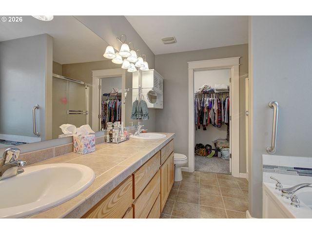 611 Nw 21ST Ave, Battle Ground, WA 98604