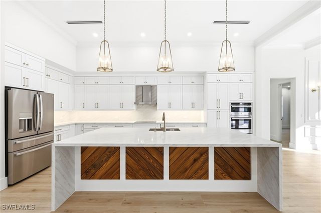 772 11th ST NW, Naples, FL 34120