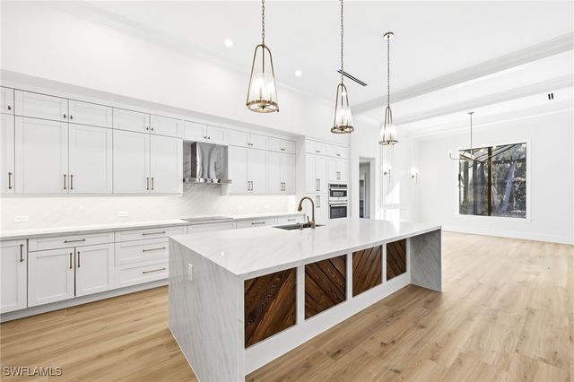 772 11th ST NW, Naples, FL 34120