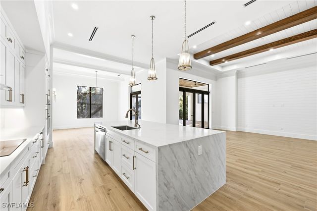 772 11th ST NW, Naples, FL 34120