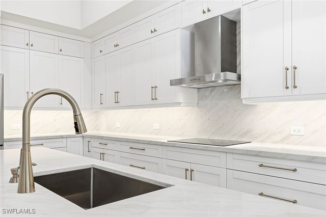 772 11th ST NW, Naples, FL 34120