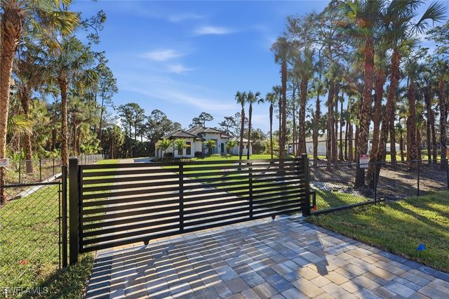 772 11th ST NW, Naples, FL 34120