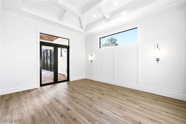 772 11th ST NW, Naples, FL 34120