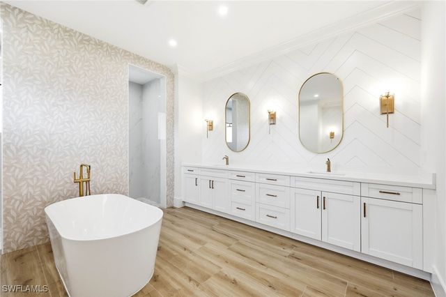 772 11th ST NW, Naples, FL 34120