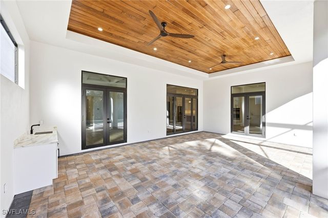 772 11th ST NW, Naples, FL 34120