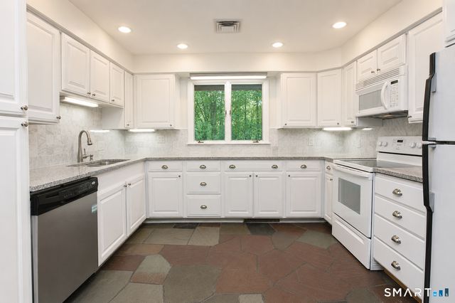 17 Wright Drive, Avon, CT 06001