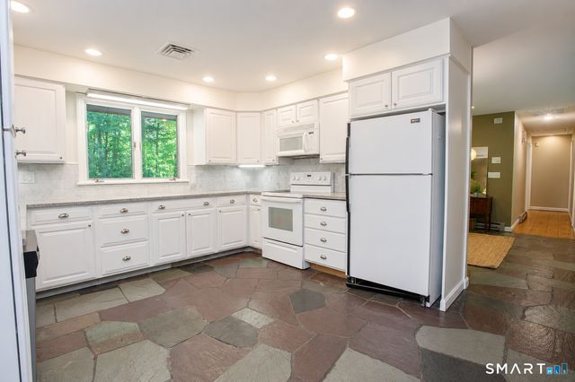 17 Wright Drive, Avon, CT 06001
