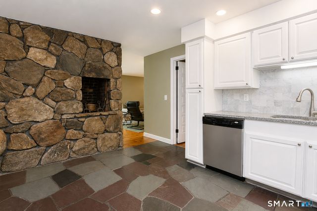 17 Wright Drive, Avon, CT 06001