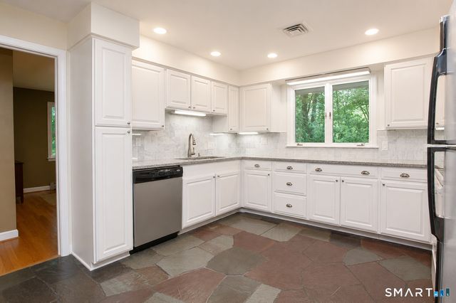 17 Wright Drive, Avon, CT 06001