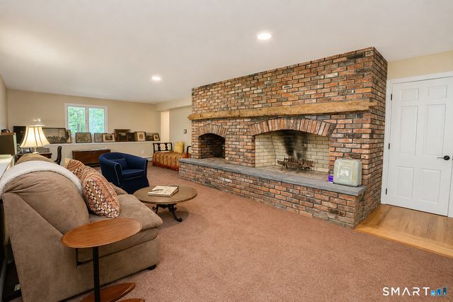 17 Wright Drive, Avon, CT 06001