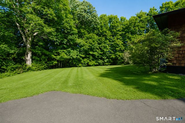 17 Wright Drive, Avon, CT 06001