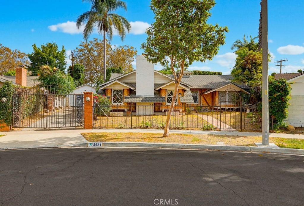 2681 Channing Way, Los Alamitos, CA 90720