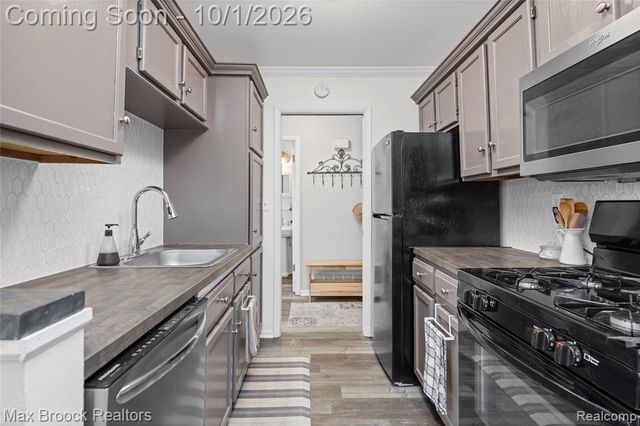 23244 Tuck Road, Farmington Hills, MI 48336