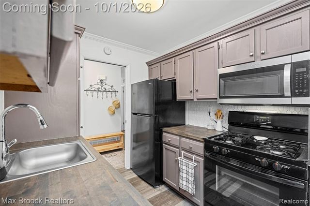 23244 Tuck Road, Farmington Hills, MI 48336