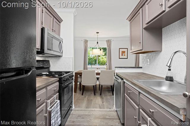 23244 Tuck Road, Farmington Hills, MI 48336