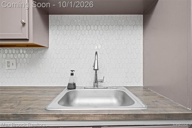 23244 Tuck Road, Farmington Hills, MI 48336