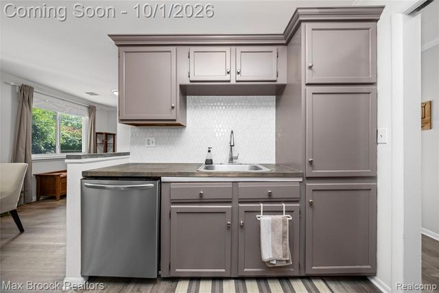 23244 Tuck Road, Farmington Hills, MI 48336