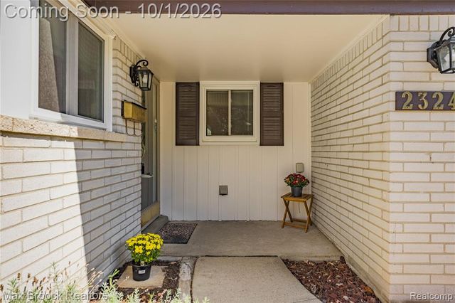 23244 Tuck Road, Farmington Hills, MI 48336