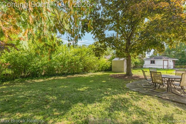 23244 Tuck Road, Farmington Hills, MI 48336