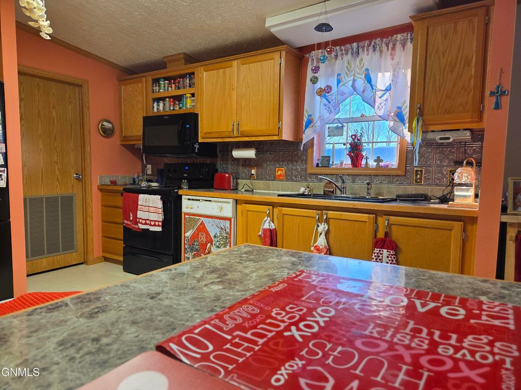 125 Maryland Street, Bismarck, ND 58504 photo 18