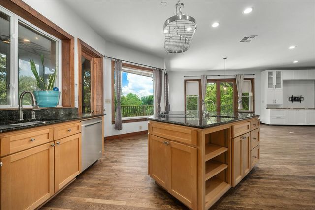 101 Firebird ST, Lakeway, TX 78734