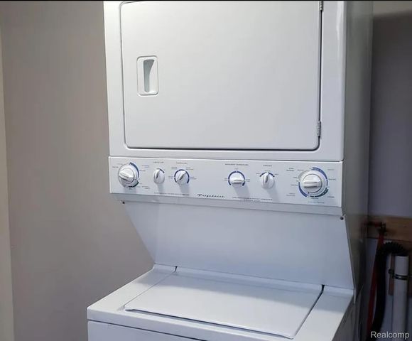 279 MADISON Avenue, Clawson, MI 48017