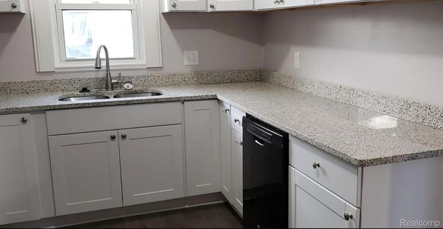279 MADISON Avenue, Clawson, MI 48017