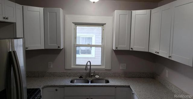 279 MADISON Avenue, Clawson, MI 48017