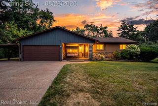 5214 Daniels Drive, Troy, MI 48098