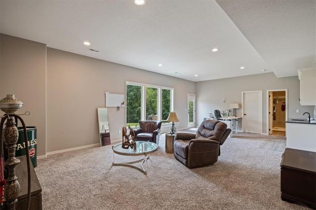 7365 N Lamar Drive, Kansas City, MO 64152