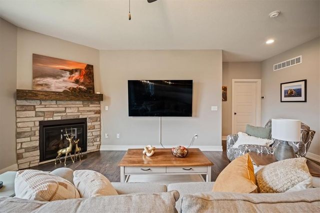 7365 N Lamar Drive, Kansas City, MO 64152