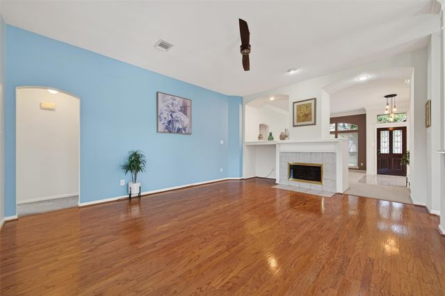 1111 Summer Brk, Sugar Land, TX 77479